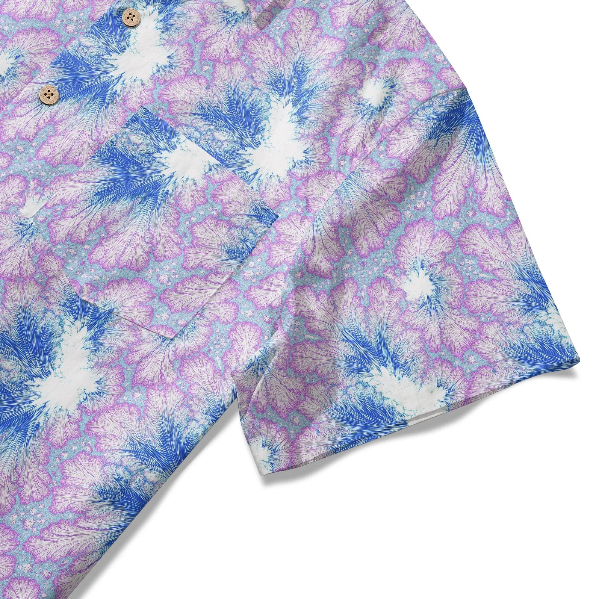 Chemise hawaïenne pour homme LeosWare® à manches courtes, boutonnée 100 % coton, violette Aloha, plumage bleu violet en flamme fractale par Ann