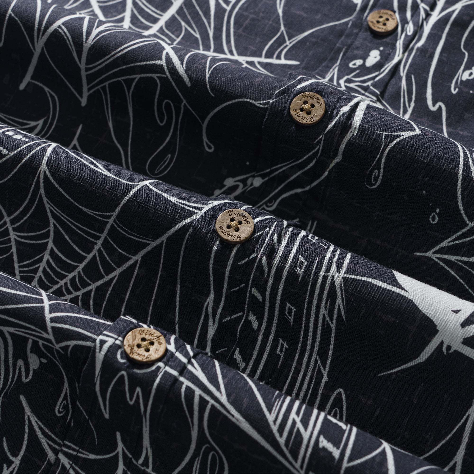 Halloween Gift The Hidden Hunter in the City 100% Cotton Men's Short Sleeve Button-down Shirt Aloha Hawaiian By Sun