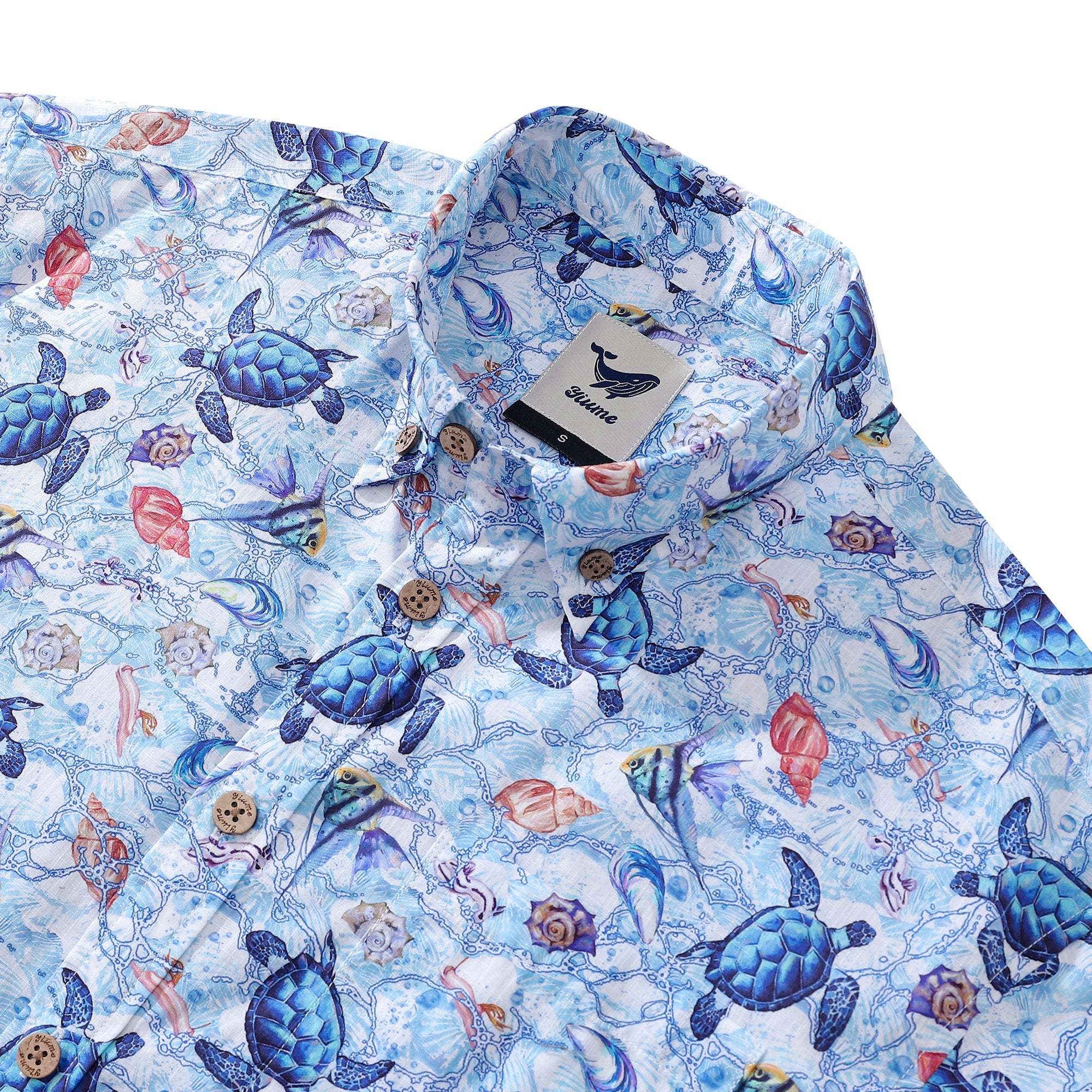 Chemise en Tissu Pour Homme Bleu Aloha en Coton avec Boutons à Manches Courtes - L'Odyssée d'une Tortue de Mer par Sun