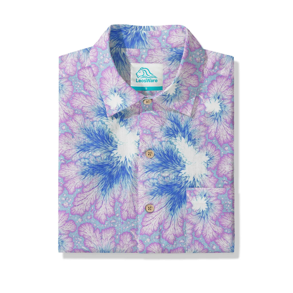 Chemise hawaïenne pour homme LeosWare® à manches courtes, boutonnée 100 % coton, violette Aloha, plumage bleu violet en flamme fractale par Ann