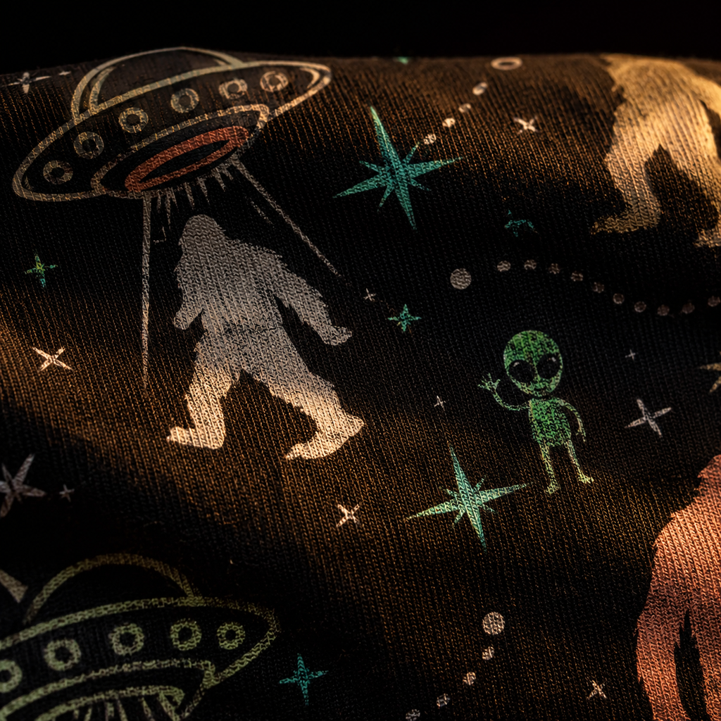 Cryptid Encounter — Bigfoot & Aliens Hawaiian Shirt