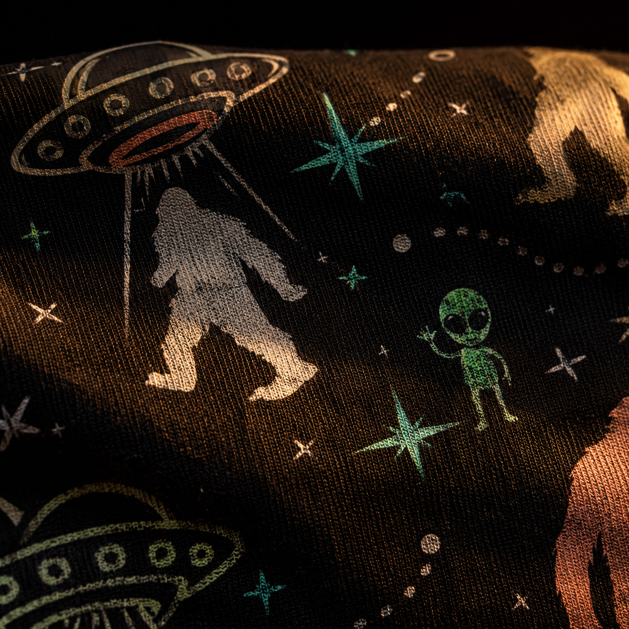 Cryptid Encounter — Bigfoot & Aliens Hawaiian Shirt