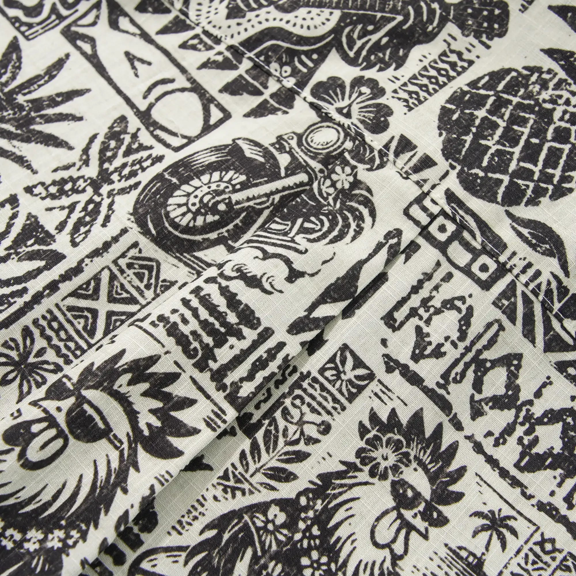 Men's Hawaiian Shirt Short Sleeve Button-down 100% Cotton Black Rooster Aloha The Bone Voyage By Cigar
